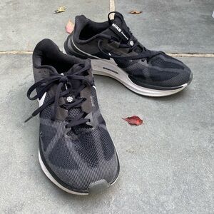 Nike Men's Black and White Athletic Shoes